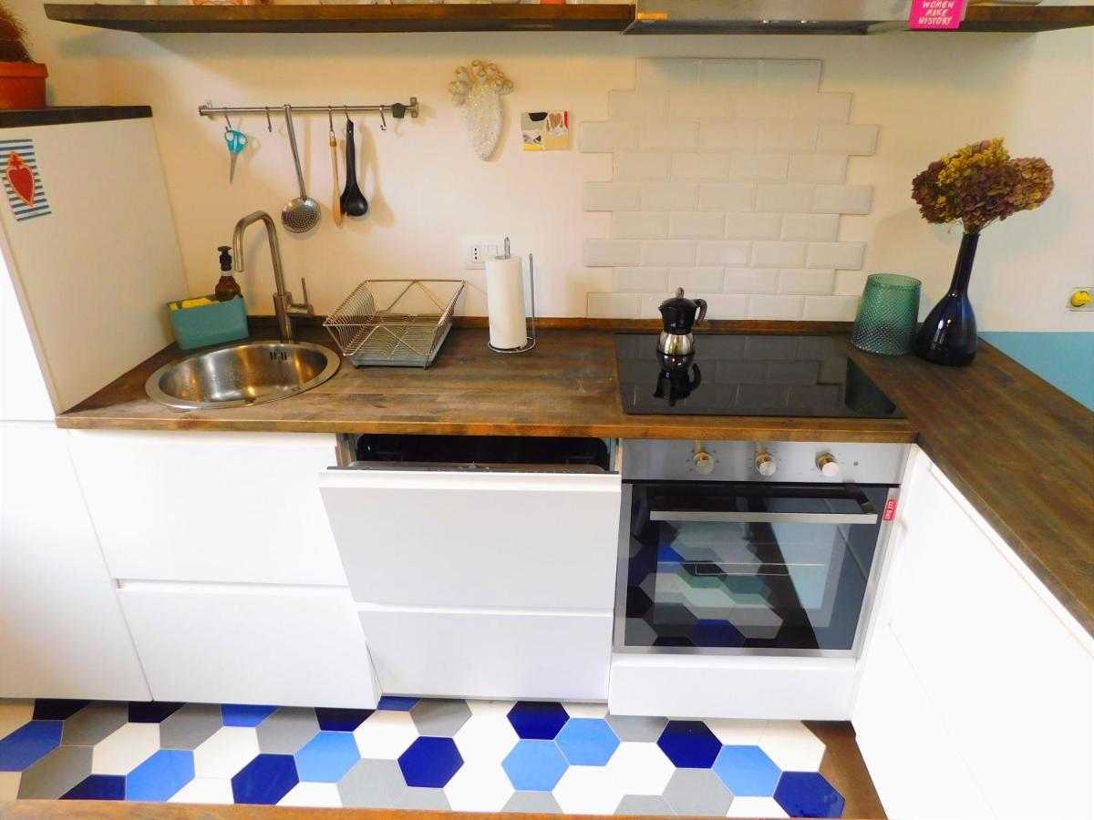 sous les deux tours - SWEET JANE apartment Bologne Extérieur photo